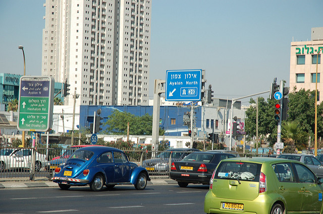 Autóval Tel-Avivban